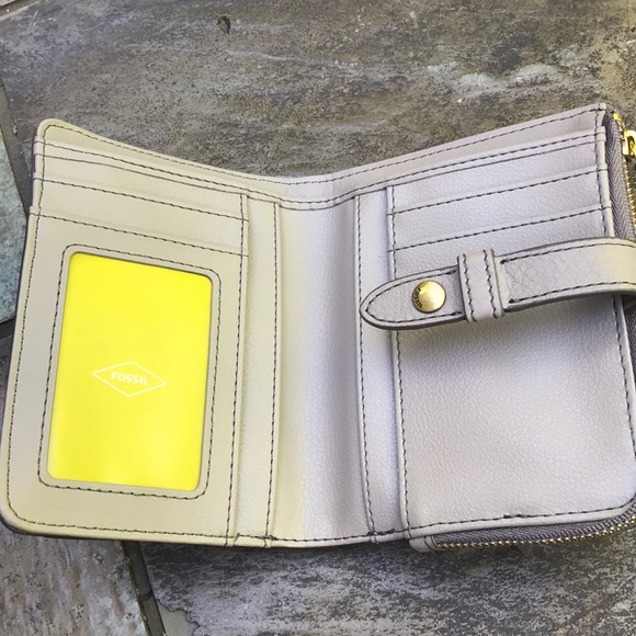 Fossil Wallet silver/white/grey/mauve Leather NWT - Picture 3 of 8